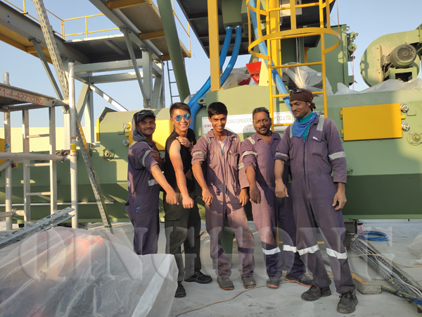 employees installed paver block дробеструйная машина in Dubai